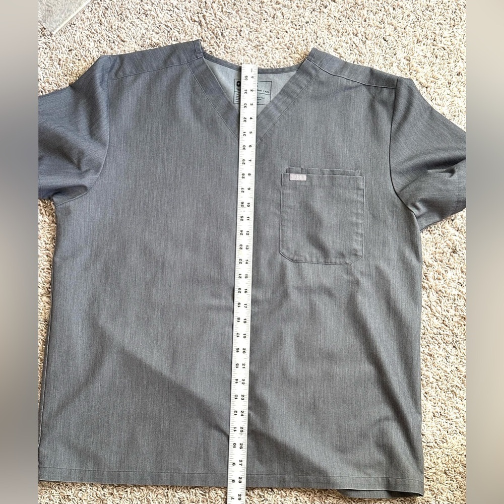 Figs Lot of 2 Soft Scrub Tops (1) Black (1) Charcoal Gray Medical Nurse Sz XXL - Picture 9 of 11